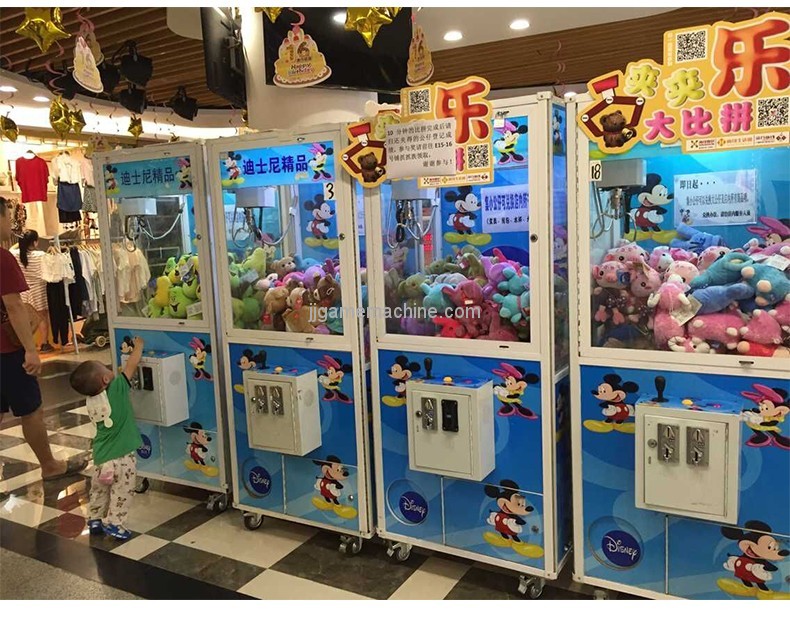 Chinese coin operated doll catching machine