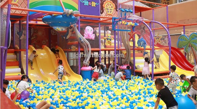 Why add a marine ball pool to the indoor children's playground in the mall?