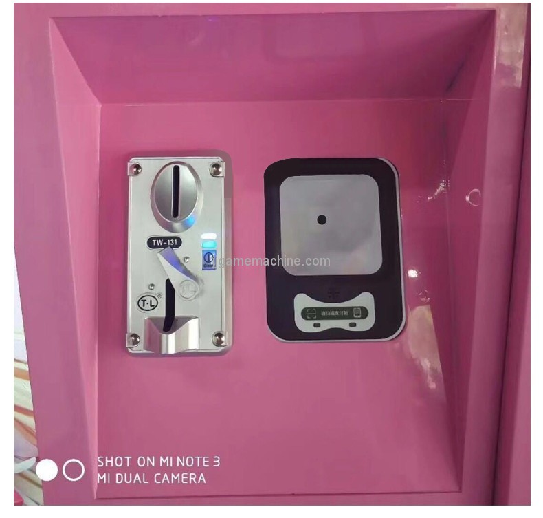 New arrival touch screen game cosmetic lipstick gift touch screen vending machine