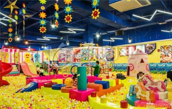 Shopping malls aim at children's business, leveraging children's parks to attract family consumers