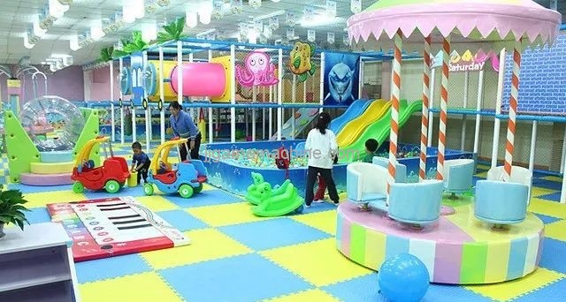 How do indoor children's parks innovate to gain market favor?