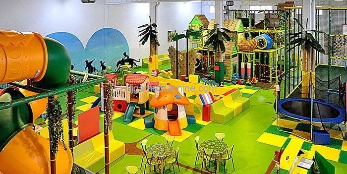 How do indoor children's parks innovate to gain market favor?